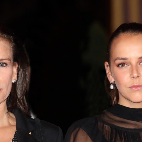 La princesse Stéphanie de Monaco était accompagnée de ses deux filles, Pauline Ducruet et Camille Gottlieb, le 19 janvier 2018 pour le 2e jour du 42e Festival International du Cirque de Monte-Carlo. © Jean-Charles Vinaj/Pool Monaco/Bestimage