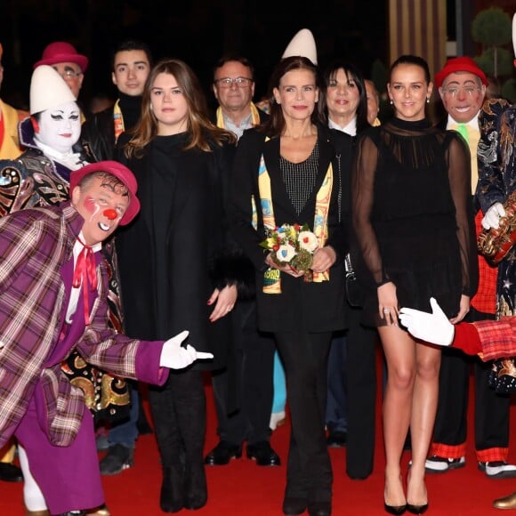 La princesse Stéphanie de Monaco était accompagnée de ses deux filles, Pauline Ducruet et Camille Gottlieb, le 19 janvier 2018 pour le 2e jour du 42e Festival International du Cirque de Monte-Carlo. © Jean-Charles Vinaj/Pool Monaco/Bestimage