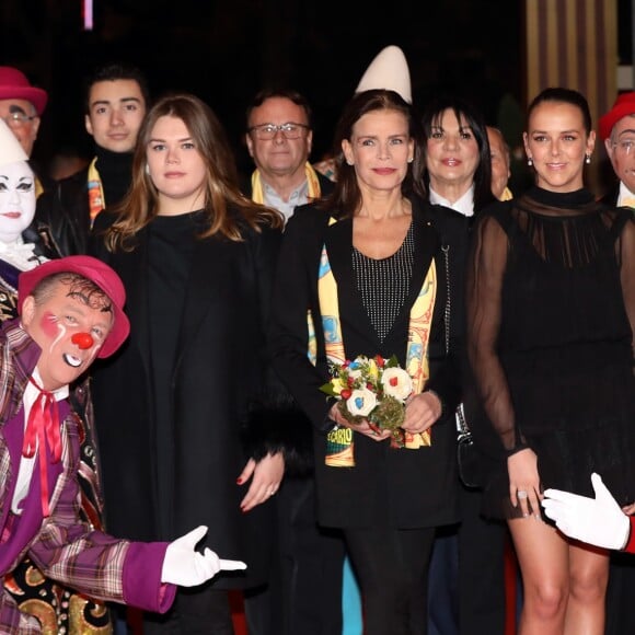 La princesse Stéphanie de Monaco était accompagnée de ses deux filles, Pauline Ducruet et Camille Gottlieb, le 19 janvier 2018 pour le 2e jour du 42e Festival International du Cirque de Monte-Carlo. © Jean-Charles Vinaj/Pool Monaco/Bestimage