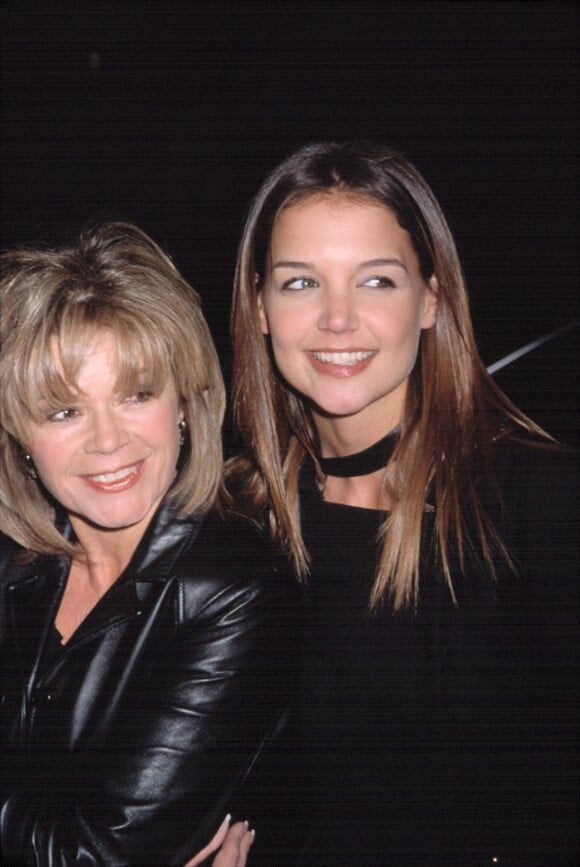 Mary Margaret Humes et Katie Holmes à la soirée pour le 100e épisode Dawson à New York, en 2002