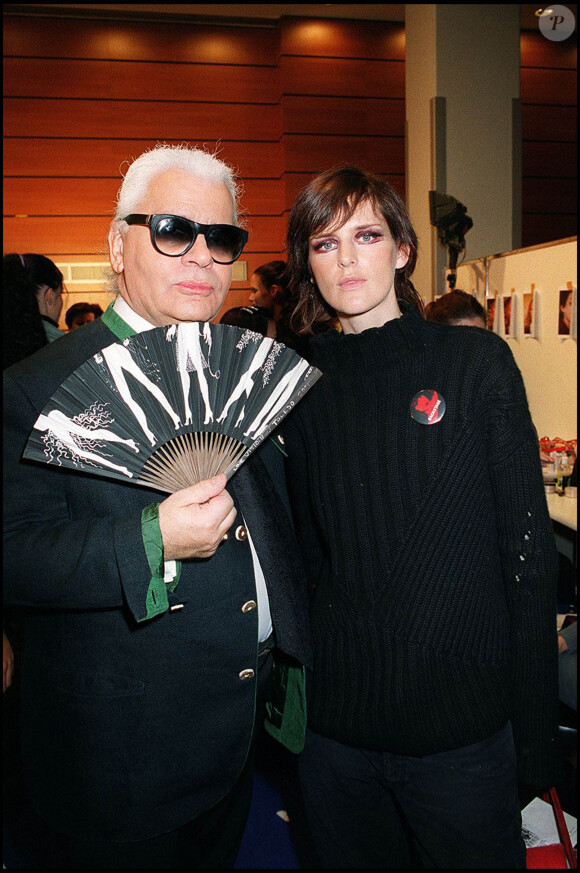 Karl Lagerfled et Stella Tennant à Paris, en octobre 1999.