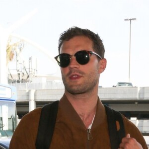 Jamie Dornan arrive à l'aéroport de Los Angeles (LAX), le 17 août 2017.