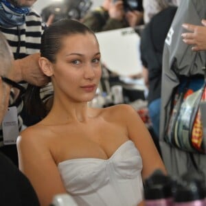 Semi Exclusif - Bella Hadid en backstage du défilé de mode «Alexandre Vauthier», collection Haute-Couture printemps-été 2018, à Paris le 23 janvier 2018. © Veeren / CVS / Bestimage