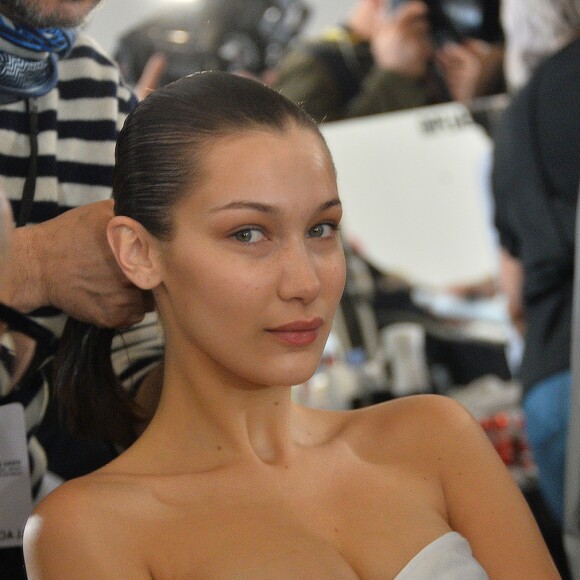 Semi Exclusif - Bella Hadid en backstage du défilé de mode «Alexandre Vauthier», collection Haute-Couture printemps-été 2018, à Paris le 23 janvier 2018. © Veeren / CVS / Bestimage