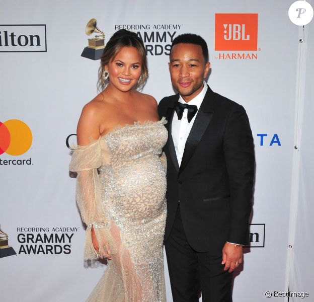 Chrissy Teigen enceinte et son mari John Legend - Gala pré-Grammy Awards "Salute to Industry Icons" de la Clive Davis Foundation et la Recording Academy à New York, le 27 janvier 2018.