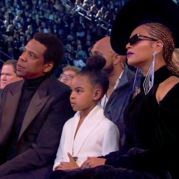 Jay-Z et Beyoncé accompagnés de leur fille Blue Ivy à la 60e édition des Grammy Awards le 28 janvier 2018 au Madison Square Garden à New York. Au cours de la soirée, la fillette de 6 ans s'est agacée des applaudissements de ses parents.