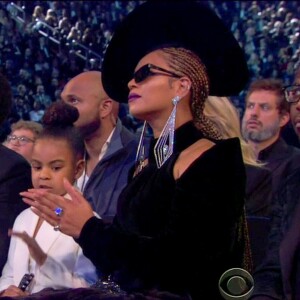 Jay-Z et Beyoncé accompagnés de leur fille Blue Ivy à la 60e édition des Grammy Awards le 28 janvier 2018 au Madison Square Garden à New York. Au cours de la soirée, la fillette de 6 ans s'est agacée des applaudissements de ses parents.