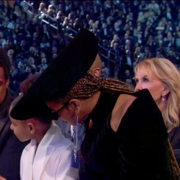 Jay-Z et Beyoncé accompagnés de leur fille Blue Ivy à la 60e édition des Grammy Awards le 28 janvier 2018 au Madison Square Garden à New York. Au cours de la soirée, la fillette de 6 ans s'est agacée des applaudissements de ses parents.