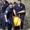 Le corps de l'acteur Mark Salling est transporté à la morgue par la police quelques heures après sa découverte à Sunland. Le 30 janvier 2018