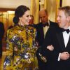 La duchesse Catherine de Cambridge, enceinte et en robe Erdem, au bras de l'ambassadeur David Cairns lors d'un dîner à la résidence de l'ambassadeur de Grande-Bretagne à Stockholm le 30 janvier 2018.