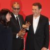 Sylvie Pialat, Abderrahmane Sissako (César du Meilleur réalisateur) et Dany Boon - Photocall au Fouquet's lors de la 40ème cérémonie des César à Paris. Le 20 février 2015