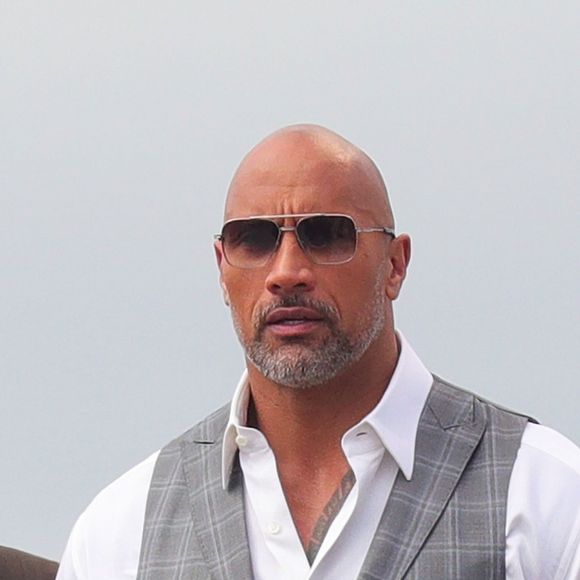 Russell Brand rend visite à son ami Dwayne "The Rock" Johnson sur le tournage de "Ballers" à Venice Beach à Los Angeles, le 25 janvier 2018