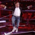 Un candidat déjanté chute lourdement dans "The Voice 7" sur TF1. Le 3 février 2018.