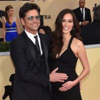 John Stamos marié à sa jeune fiancée enceinte, après un cambriolage !