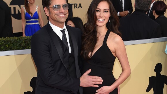 John Stamos marié à sa jeune fiancée enceinte, après un cambriolage !