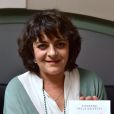 Giovanna Valls Galfetti dédicace son livre "Accrochée à la vie" lors d'une conférence à la Maison des Associations du 12ème arrondissement à Paris, le 25 mars 2016.