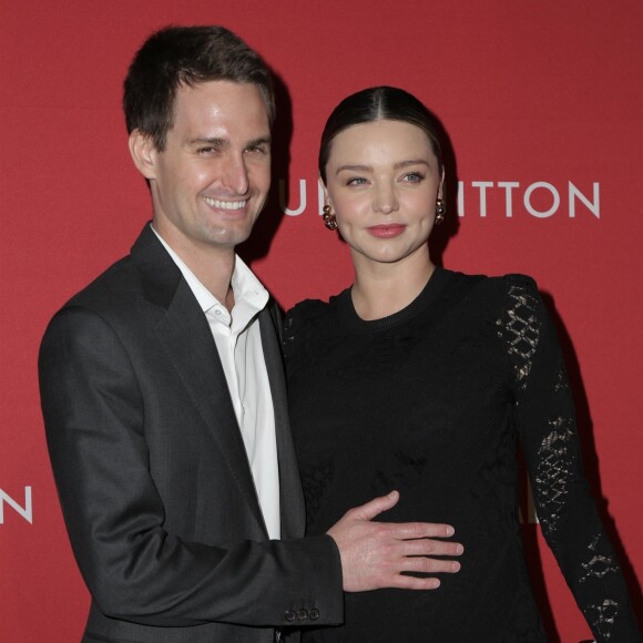 Miranda Kerr enceinte et son mari Evan Spiegel au vernissage de l'exposition 'Jasper Johns: Something Resembling Truth', en association avec Louis Vuitton, au musée The Broad. Los Angeles, le 8 février 2018.
