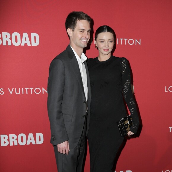 Miranda Kerr enceinte et son mari Evan Spiegel au vernissage de l'exposition 'Jasper Johns: Something Resembling Truth', en association avec Louis Vuitton, au musée The Broad. Los Angeles, le 8 février 2018.