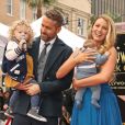  Ryan Reynolds avec sa femme Blake Lively et leurs deux filles James Reynolds et sa petite soeur - Ryan Reynolds reçoit son étoile sur le Walk of Fame à Hollywood, le 15 décembre 2016  
