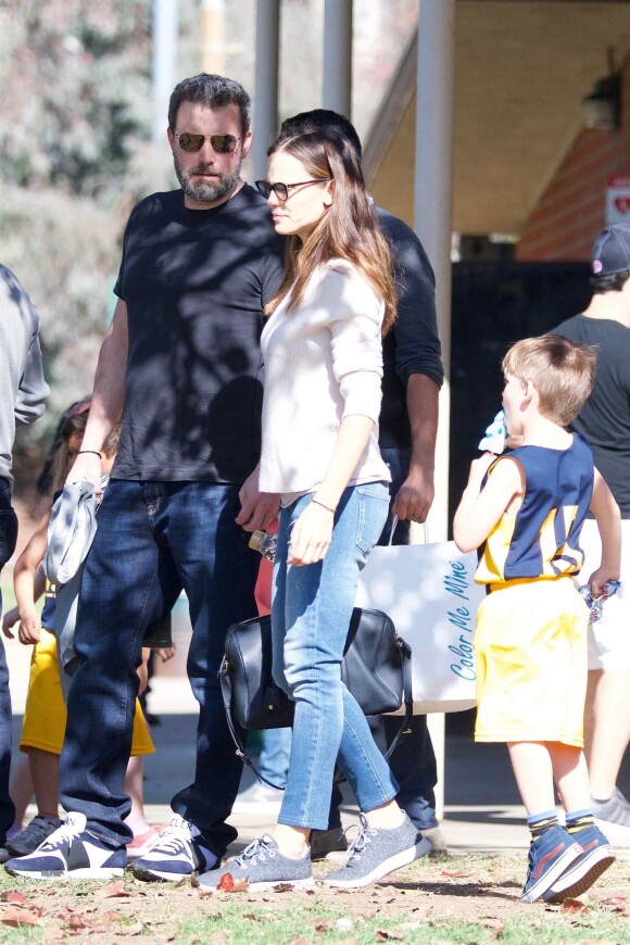 Ben Affleck et Jennifer Garner récemment séparés se retrouvent pour assister au match de basket de leur fils Samuel à Brentwood le 3 février 2018.