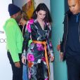 Kendall Jenner en tailleur et ceinture Off-White™ (collection "Natural Woman", printemps-été 2018) et chaussures Off-White™ c/o Jimmy Choo à New York. Le 11 février 2018.