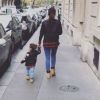 Amel Bent en balade avec sa fille Sofia, habillée comme elle. Instagram, le 21 novembre 2017.