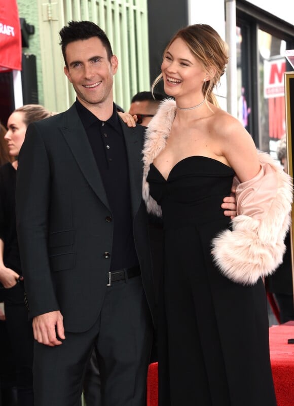 Adam Levine et sa femme Behati Prinsloo - Adam Levine reçoit son étoile sur le Walk of Fame à Hollywood, le 10 février 2017 © Chris Delmas/Bestimage