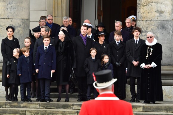 La princesse Mary, ses enfants, la princesse Josephine, le prince Vincent, la princesse Isabella, la princesse Benedikte, le prince Christian, le prince Frederik, la reine Margrethe II, le prince Joachim, la princesse Marie, le prince Felix, le prince Henrik, le prince Felix, la princesse Athena, le prince Nikolaï - La famille royale de Danemark à la sortie des obsèques du prince Henrik de Danemark en l'église du château de Christianborg à Copenhague. Le 20 février 2018 20/02/2018 - Copenhague
