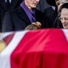 La reine Margrethe II et la famille royale de Danemark lors du départ du cercueil après les obsèques du prince Henrik de Danemark le 20 février 2018 en l'église du palais de Christiansborg à Copenhague.