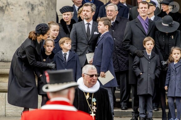 Le prince Frederik et le prince Joachim de Danemark en famille lors des obsèques de leur père le prince Henrik de Danemark le 20 février 2018 en l'église du palais de Christiansborg à Copenhague.