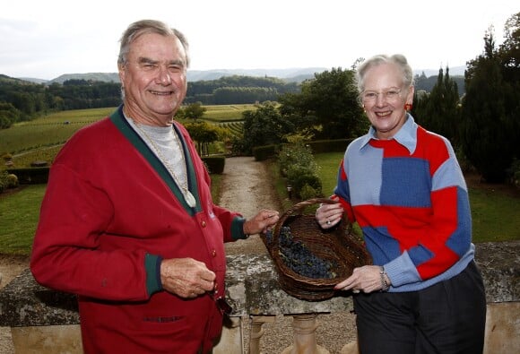 Le prince Henrik et la reine Margrethe II de Danemark en septembre 2007 au château de Cayx, près de Cahors, où le prince aimait superviser la production de vin.
