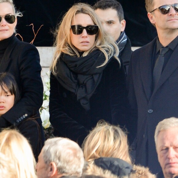 David Hallyday, Laura Smet, Laeticia Hallyday, ses filles Jade et Joy devant l'église de la Madeleine pour les obsèques de Johnny Hallyday à Paris, France, le 9 décembre 2017. © Veeren/Bestimage