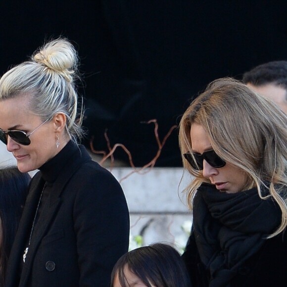David Hallyday, Laura Smet, Laeticia Hallyday, ses filles Jade et Joy devant l'église de la Madeleine pour les obsèques de Johnny Hallyday à Paris, France, le 9 décembre 2017. © Veeren/Bestimage