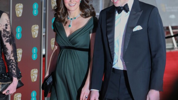Kate Middleton, enceinte, choque en refusant de porter du noir aux BAFTA