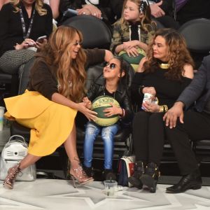 Beyoncé, sa fille Blue Ivy Carter, Tina Knowles et son mari Richard Lawson assistent au NBA All-Star Game 2018 au Staples Center. Los Angeles, le 18 février 2018.