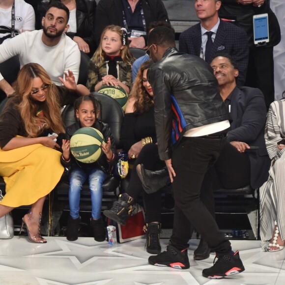 Beyoncé, Blue Ivy Carter, Tina Knowles, son mari Richard Lawson, Diddy et Cassie assistent au NBA All-Star Game 2018 au Staples Center. Los Angeles, le 18 février 2018.