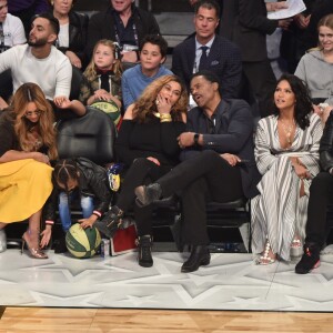 Beyoncé, Blue Ivy Carter, Tina Knowles, son mari Richard Lawson, Diddy et Cassie assistent au NBA All-Star Game 2018 au Staples Center. Los Angeles, le 18 février 2018.