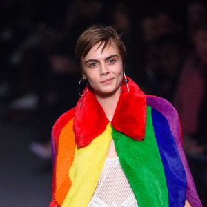 Cara Delevingne défile pour Burberry (Collection de Février) aux Dimco Buildings à Londres. Le 17 février 2018.