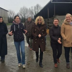 Brigitte Macron à la rencontre des femmes d'agriculteurs et agricultrices à Vaubadon dans le Calvados, le 19 février 2018.