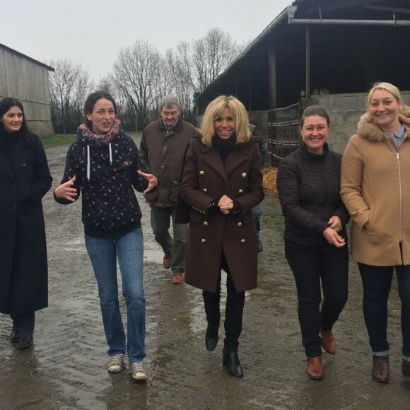 Brigitte Macron à la rencontre des femmes d'agriculteurs et agricultrices à Vaubadon dans le Calvados, le 19 février 2018.