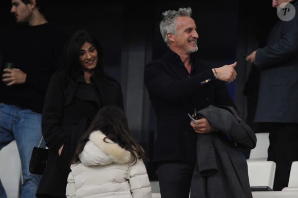 David Ginola et sa compagne Maeva Denat - People au match de football entre l'Olympique de Marseille et le Paris-Saint-Germain au stade vélodrome à Marseille le 26 février 2017.