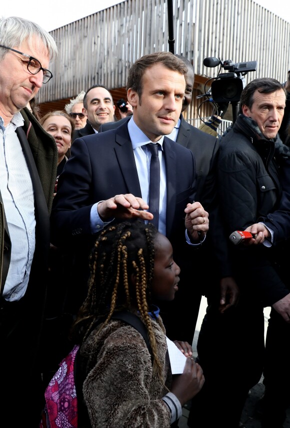 Emmanuel Macron, candidat à l'élection présidentielle pour le mouvement En Marche!, a effectué un déplacement aux Mureaux, les Yvelines, France, le 7 mars 2017. © Dominique Jacovides/Bestimage