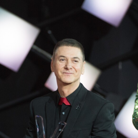 Étienne Daho (Prix d'honneur pour l'ensemble de sa carrière) et Daphné Bürki, la maîtresse de cérémonie - 33e Victoires de la Musique à la Seine musicale de Boulogne-Billancourt, le 9 février 2018. © Coadic Guirec/Bestimage