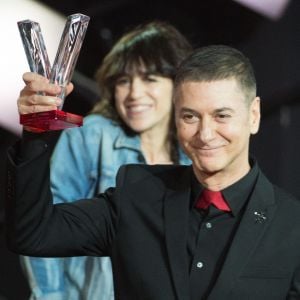 Étienne Daho (Prix d'honneur pour l'ensemble de sa carrière) et Charlotte Gainsbourg (Prix artiste féminine) - 33e Victoires de la Musique à la Seine musicale de Boulogne-Billancourt, le 9 février 2018. © Coadic Guirec/Bestimage