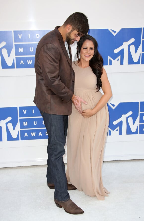 David Eason et sa compagne Jenelle Evans, enceinte aux MTV Video Music Awards 2016 à New York, le 28 août 2016.
