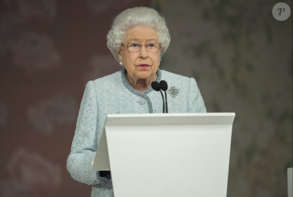 La reine Elizabeth II lors de la remise des Queen Elizabeth II Awards for British Design durant la London Fashion Week à Londres le 20 février 2018.