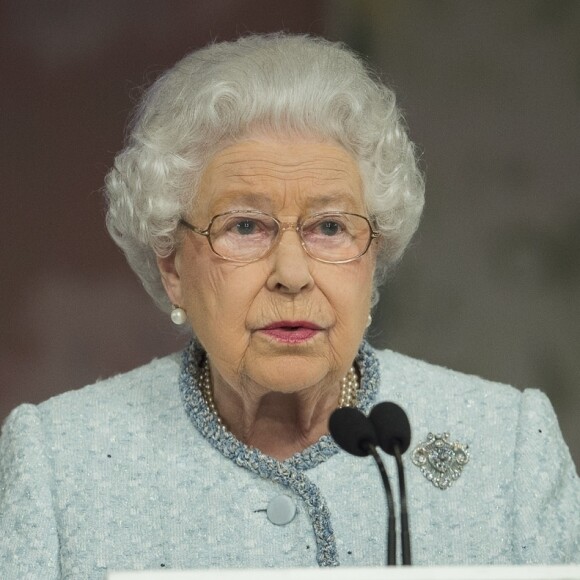 La reine Elizabeth II lors de la remise des Queen Elizabeth II Awards for British Design durant la London Fashion Week à Londres le 20 février 2018.