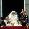 Lady Diana, le prince Charles avec la reine Elizabeth II au balcon de Buckingham le jour de leur mariage, juillet 1981.