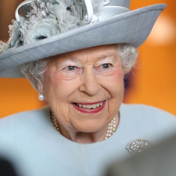 La reine Elizabeth II d'Angleterre assiste à la commémoration des 500 ans de la charte de fondation du Royal College of Physicians à Londres le 20 février 2018.