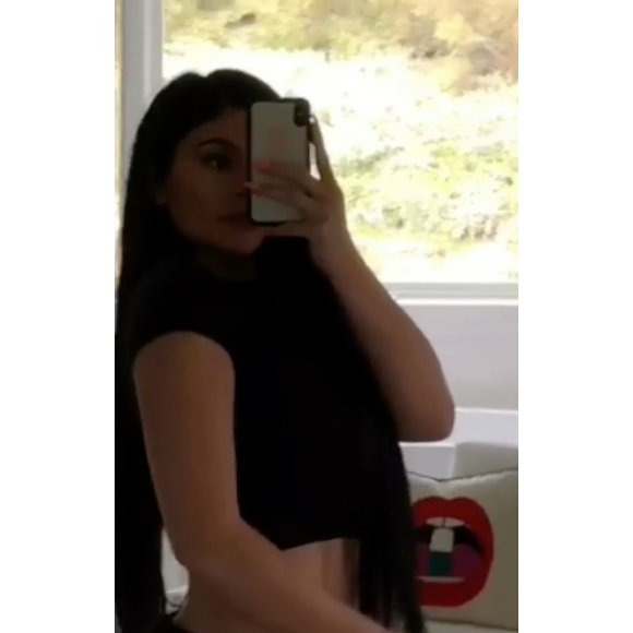 Kylie Jenner se dévoile en petite tenue, un mois après la naissance de sa fille Stormi. Instagram le 1er mars 2018.